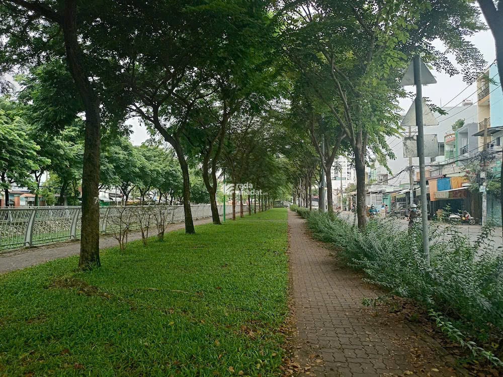 HÀNG HIẾM, BÁN NHÀ GÓC 2 MẶT TIỀN Kim Biên Q5 dt đất 84m2  120m2 sân vườn, VIEW CÔNG VIÊN 27 tỷ