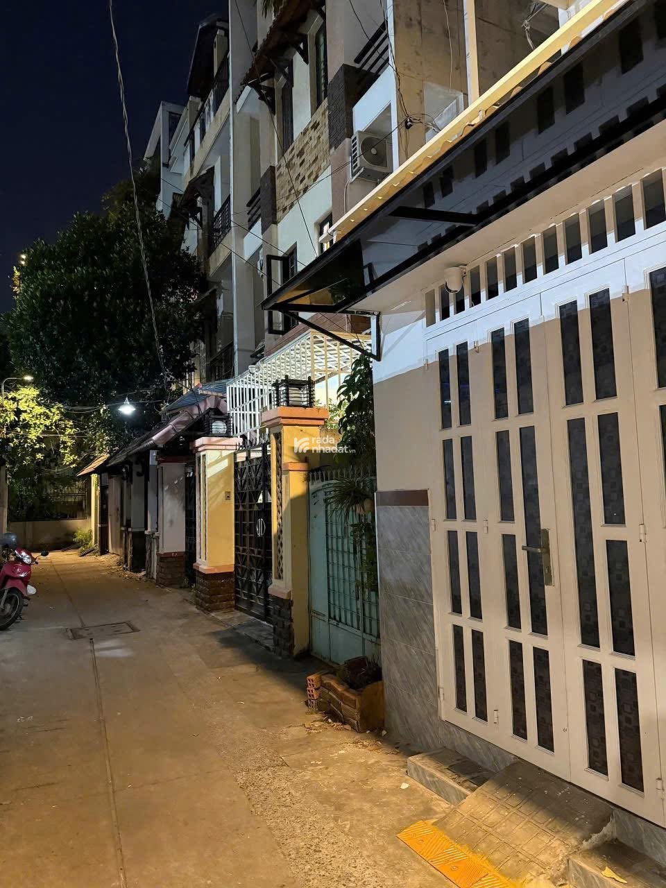 Cần bán gấp nhà đường Lam Sơn Phú Nhuận, 44m2 SHR hoàn công đủ giá 3 tỷ 650 TL