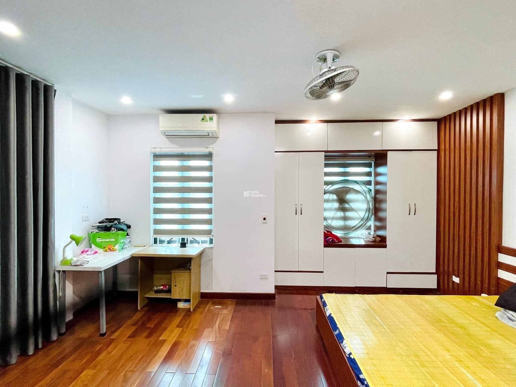 Căn hộ 126m2 3PN, full đồ, tầng trung, ở chung cư Riverside Garden 349 Vũ Tông Phan, TX, giá 20 tr