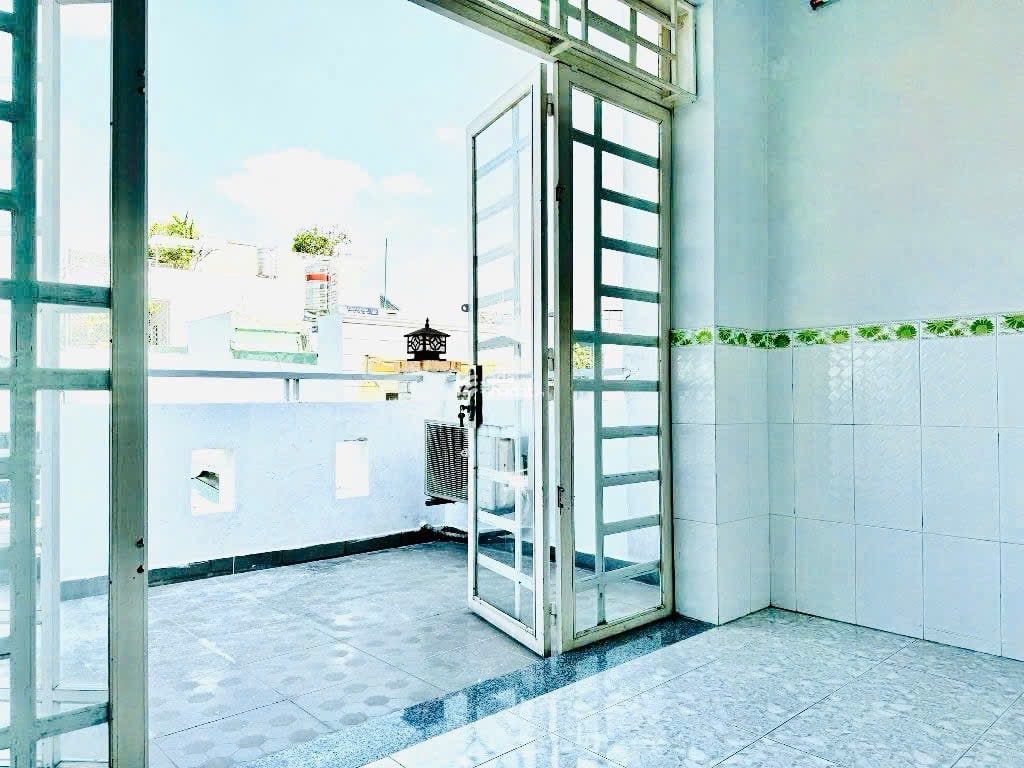 Bán nhà 4 tầng bê tông cốt thép, mới đẹp thiết kế trang nhả. hẻm 4.5 mét sạch sẻ an ninh
