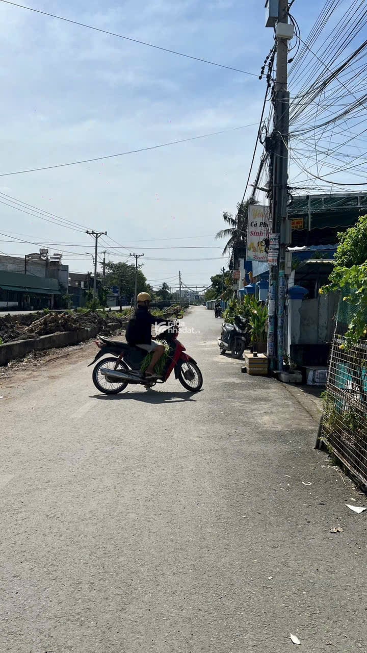 BÁN ĐẤT MẶT KÊNH TX52 - VỊ TRÍ ĐẸP, GIÁ TỐT, 4 TỶ