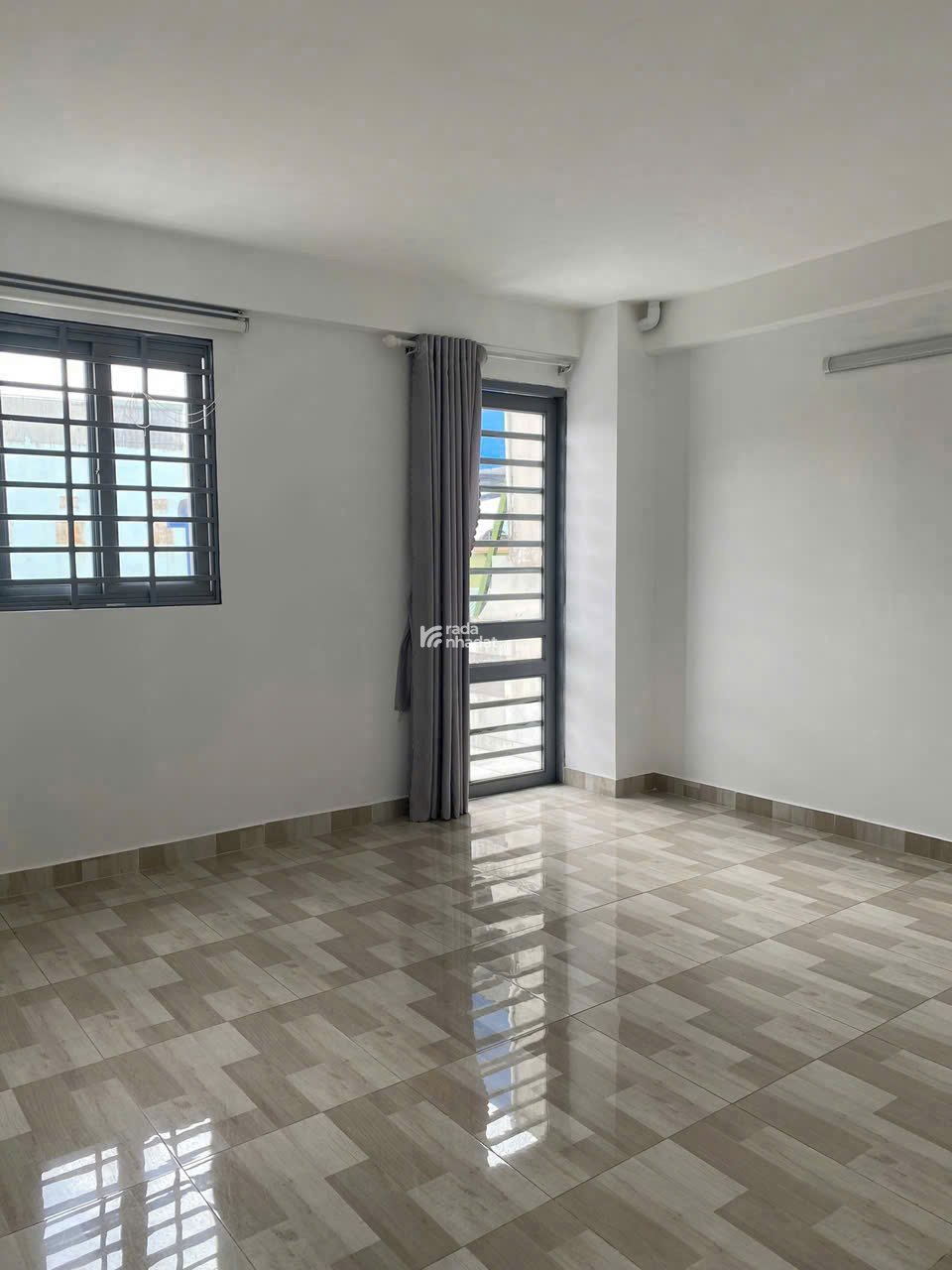 Nhà mặt tiền đường 85 Hiệp phú DT 117m, 3 tầng khu vip