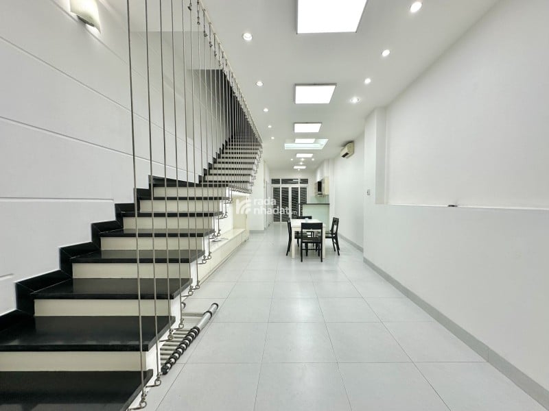 NGAY CỔNG ĐH VĂN LANG, VIEW CÔNG VIÊN, 4 TẦNG ĐẸP, 80M2, ĐƯỜNG 20M  VỈA HÈ, 14.9 TỶ