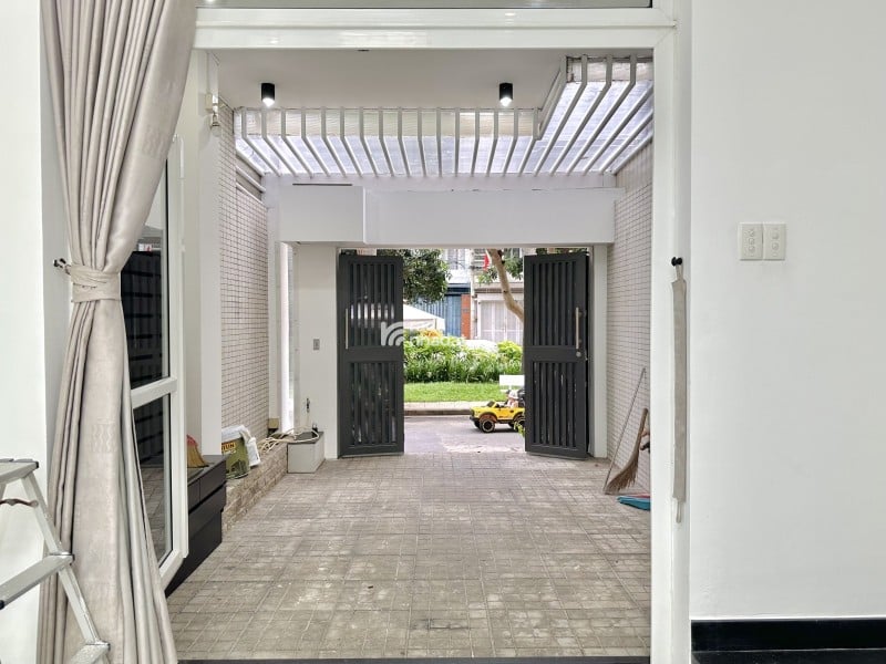 NGAY CỔNG ĐH VĂN LANG, VIEW CÔNG VIÊN, 4 TẦNG ĐẸP, 80M2, ĐƯỜNG 20M  VỈA HÈ, 14.9 TỶ