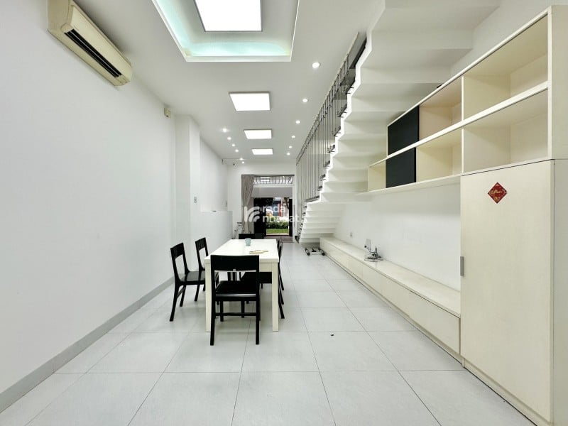 NGAY CỔNG ĐH VĂN LANG, VIEW CÔNG VIÊN, 4 TẦNG ĐẸP, 80M2, ĐƯỜNG 20M  VỈA HÈ, 14.9 TỶ