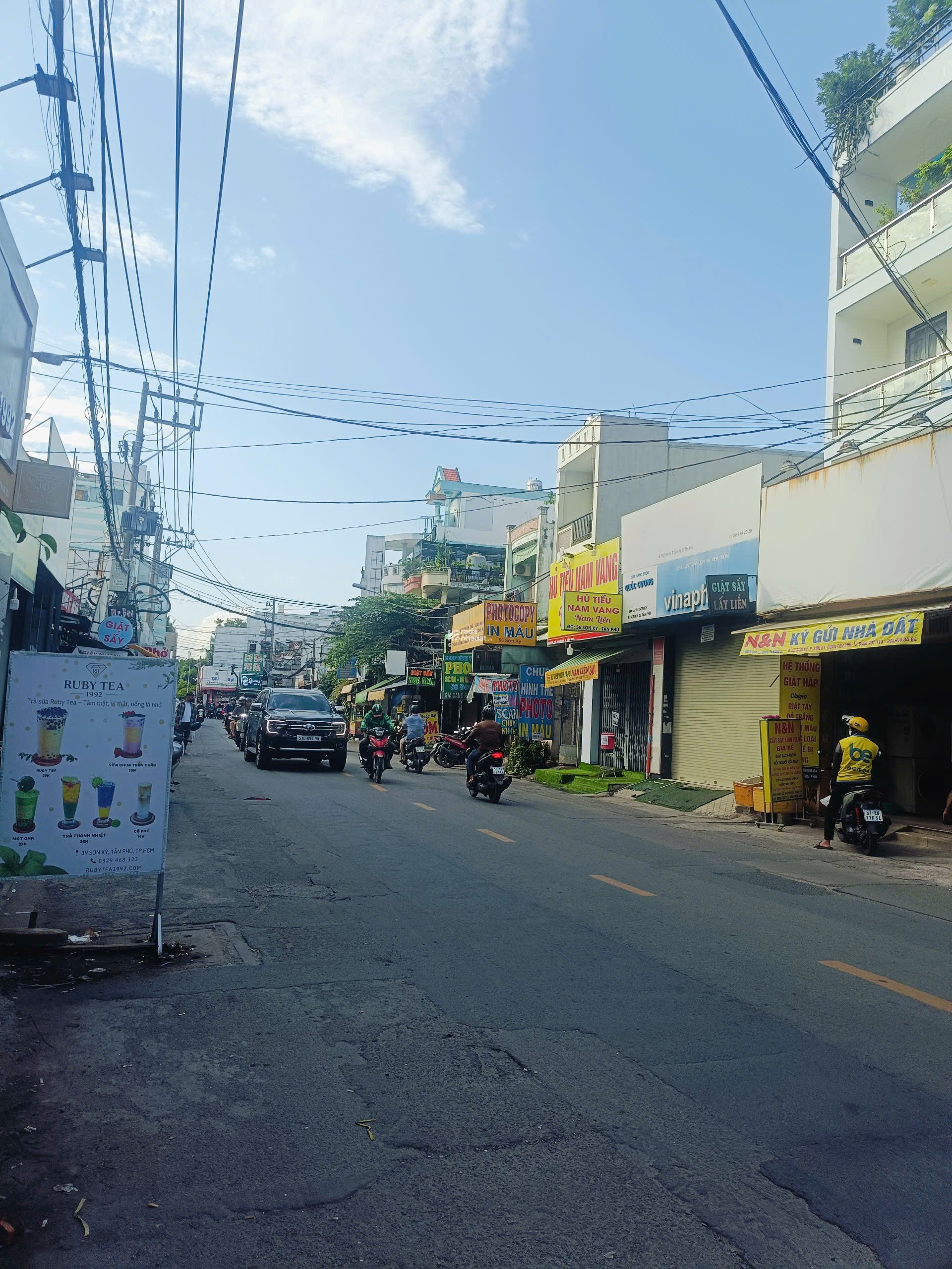 Bán nhà Mặt tiền Lê Thúc Hoạch .Q Tân Phú. Dt: 4x12,5m. 4 Tầng . Giá: 11 tỷ TL