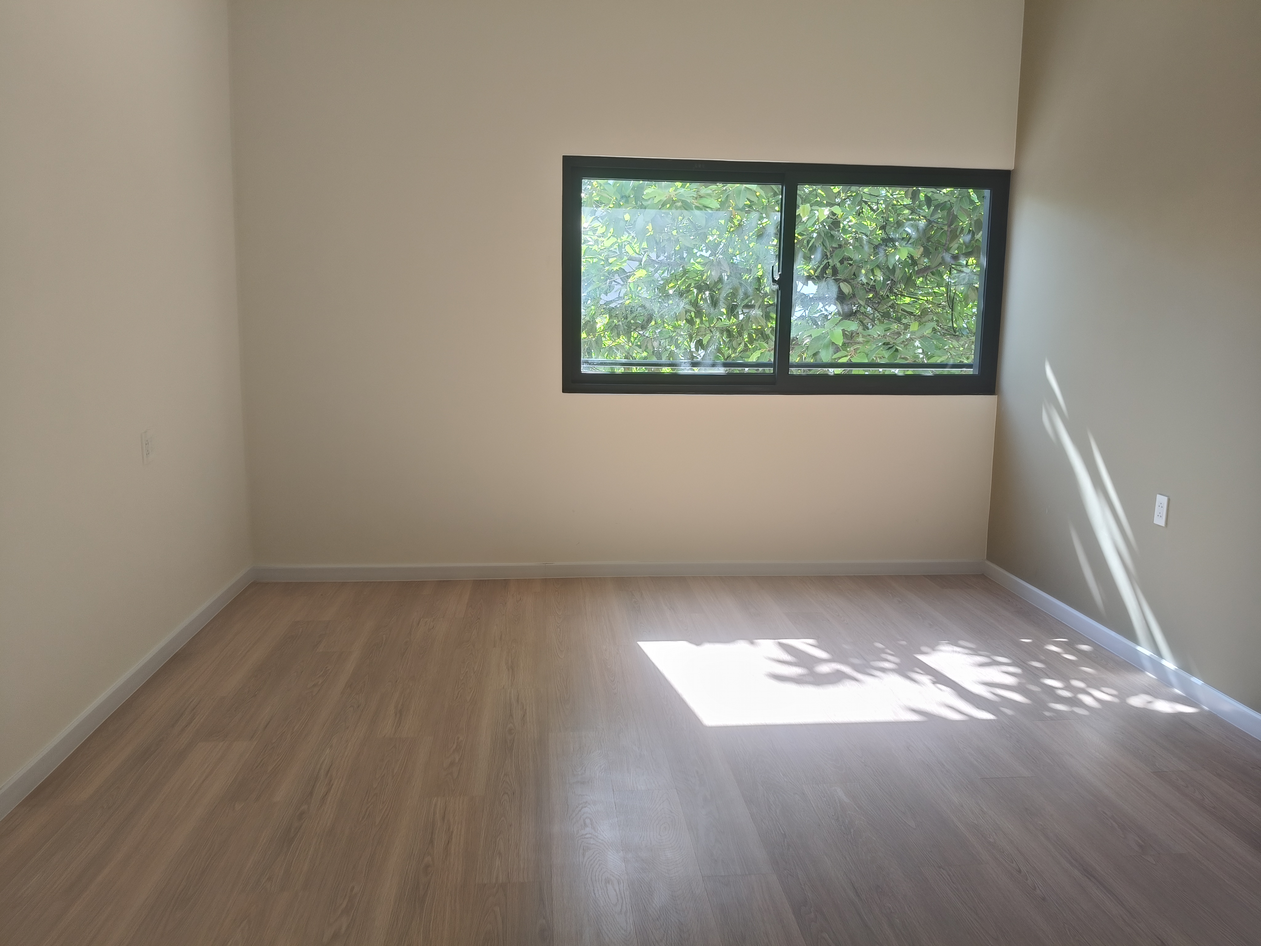 Chính chủ cần bán căn nhà 3 tầng trục chính trong khu Compound Cát Tường J-Home