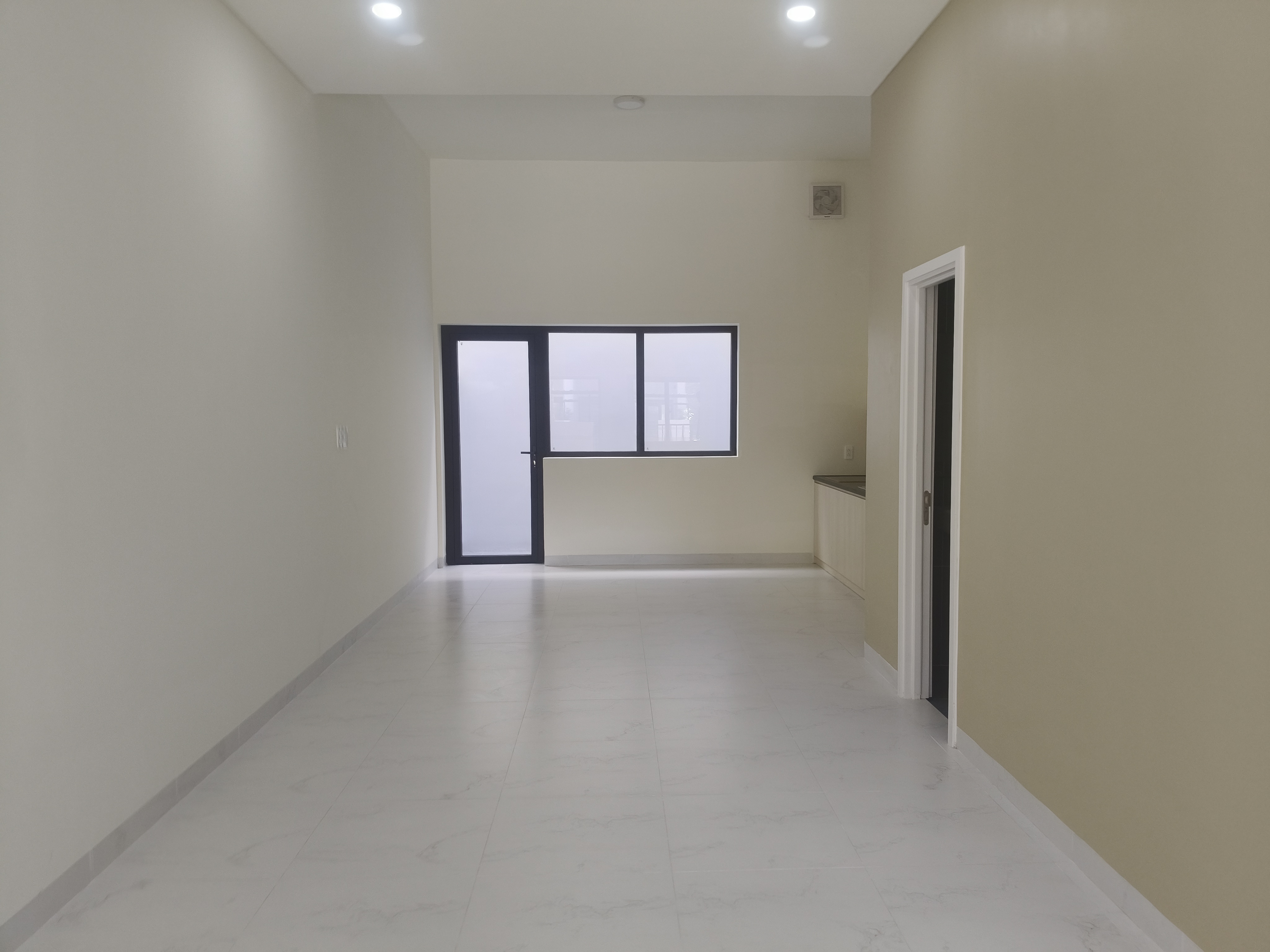 Chính chủ cần bán căn nhà 3 tầng trục chính trong khu Compound Cát Tường J-Home