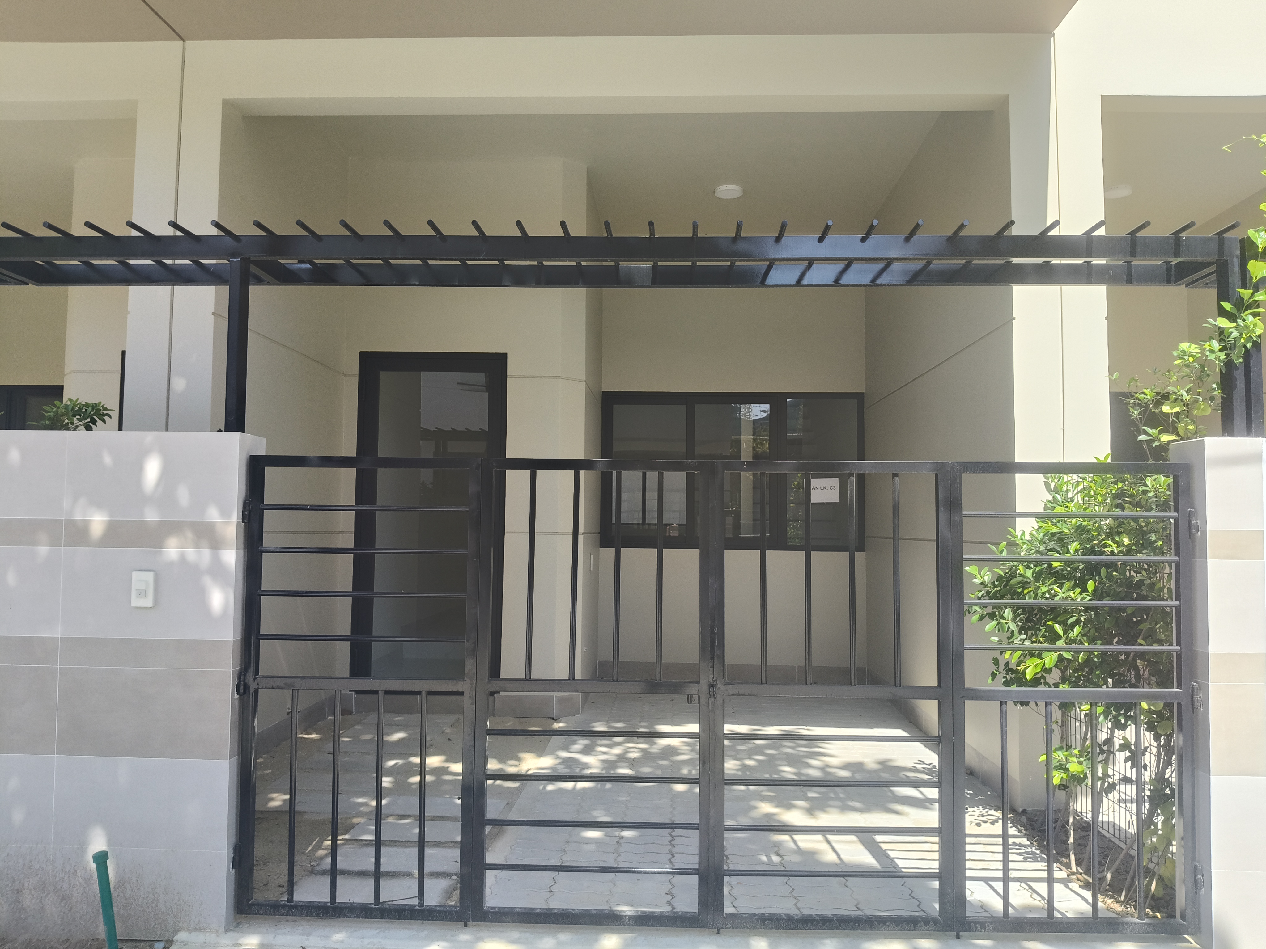Chính chủ cần bán căn nhà 3 tầng trục chính trong khu Compound Cát Tường J-Home