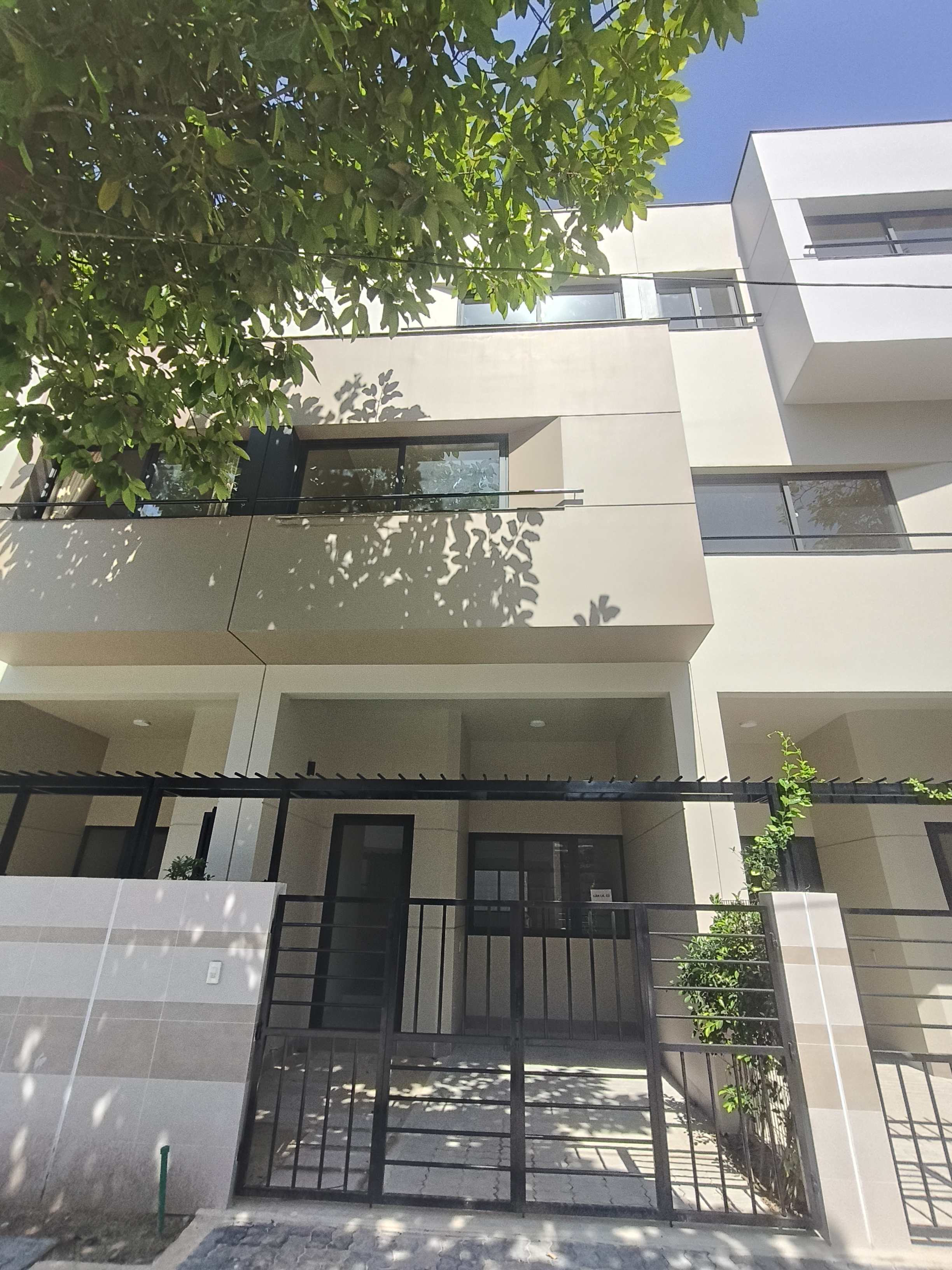 Chính chủ cần bán căn nhà 3 tầng trục chính trong khu Compound Cát Tường J-Home