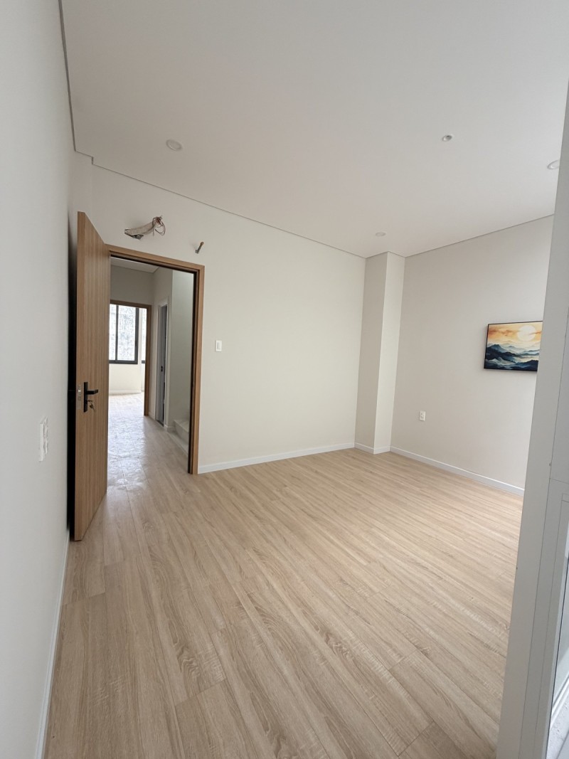 Bán Nhà 4 Tầng Mới Lã Xuân Oai - Long Trương TĐ, HXH, 52m2 Giá 6.X Tỷ 