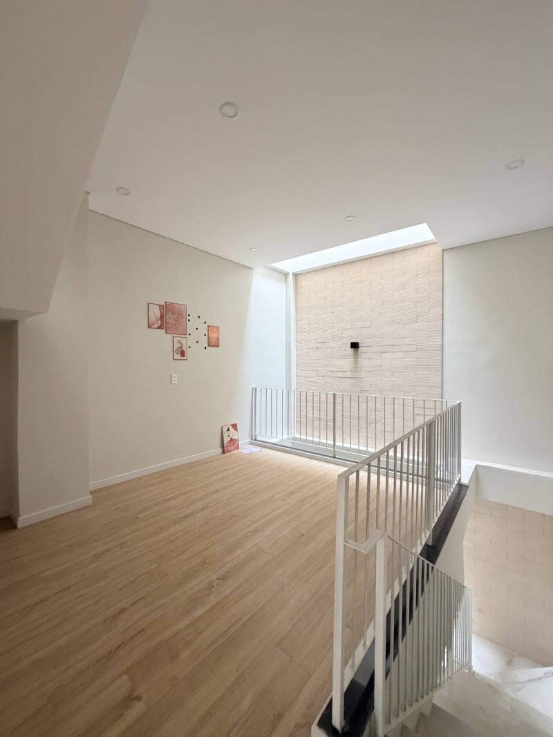 Bán Nhà 4 Tầng Mới Lã Xuân Oai - Long Trương TĐ, HXH, 52m2 Giá 6.X Tỷ 