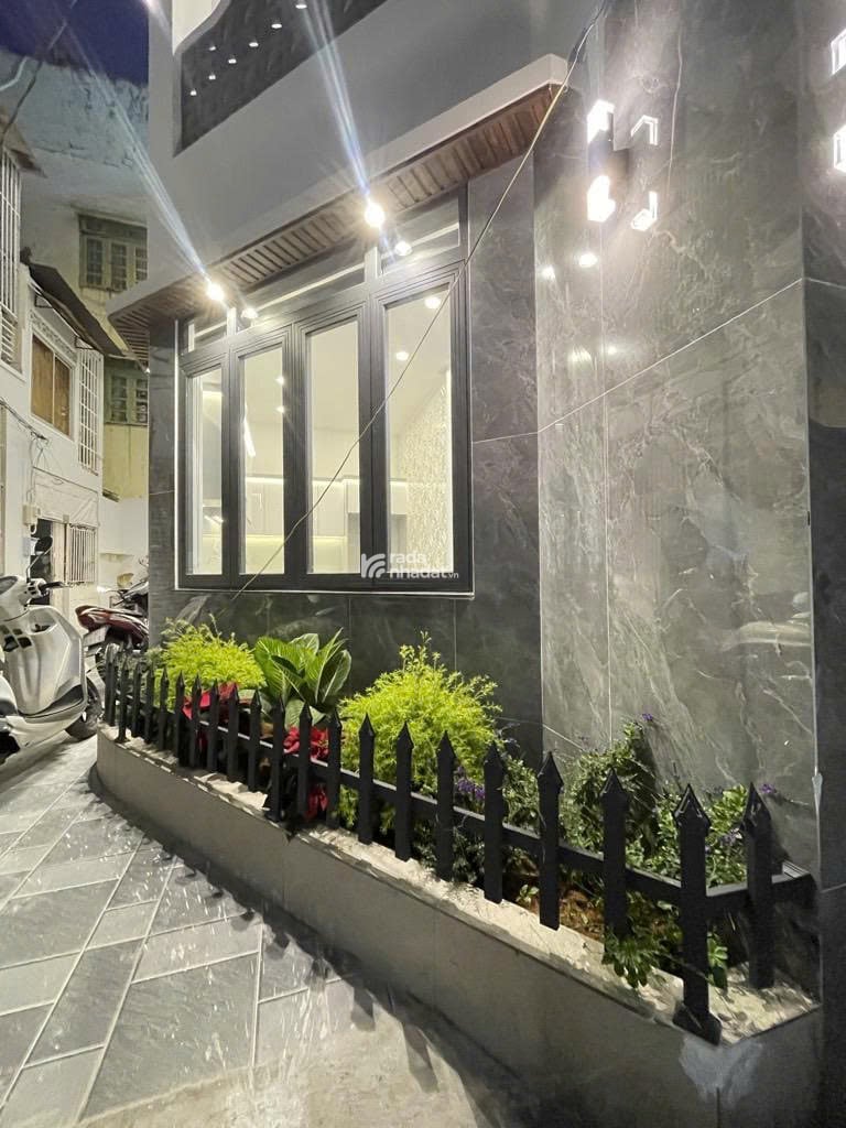 Nhà Nguyễn Tư Giản. Trệt 2 Lầu ST BTCT. 3PN. Nở hậu. Chỉ 6,x tỷ 