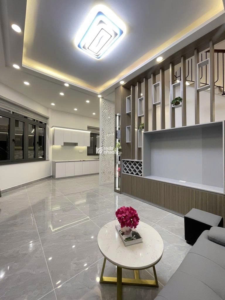 Nhà Nguyễn Tư Giản. Trệt 2 Lầu ST BTCT. 3PN. Nở hậu. Chỉ 6,x tỷ 