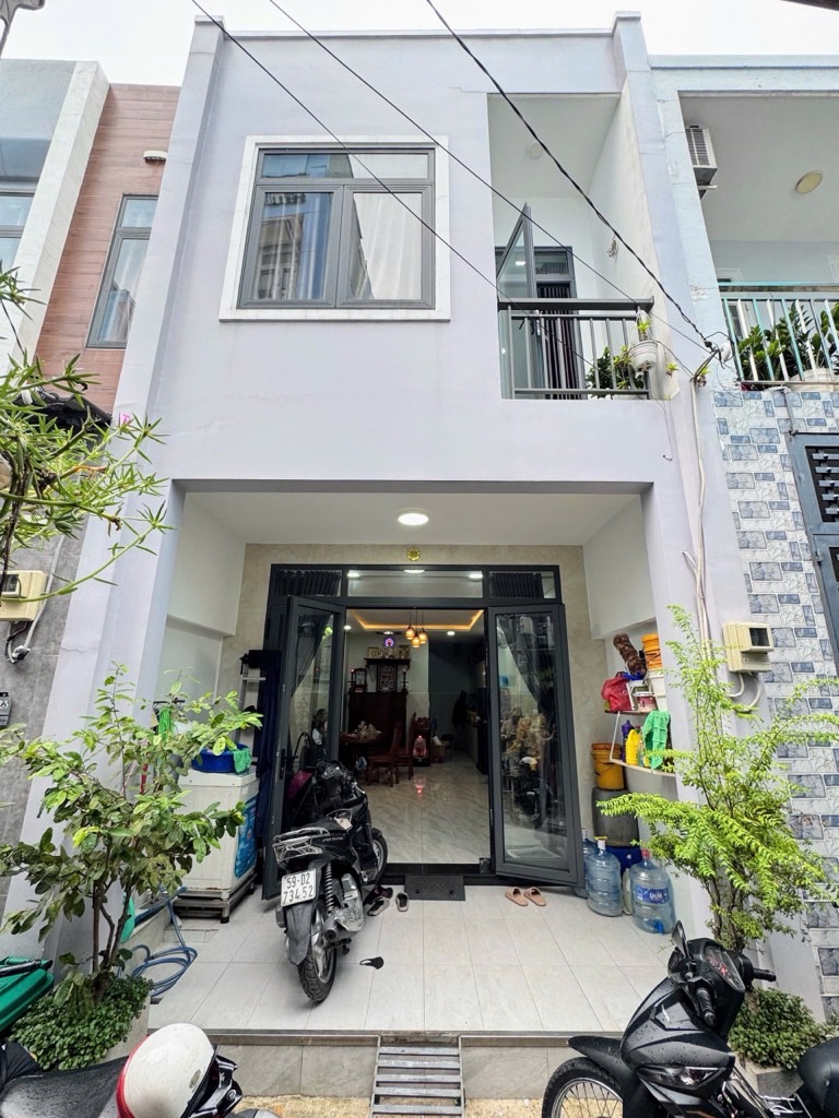 CÓ NGAY NHÀ VỊ TRÍ ĐẸP HẺM THÔNG - NHÀ 2 TẦNG QUÁ ĐẸP KIÊN CỐ - 48M2 - NGAY MÃ LÒ