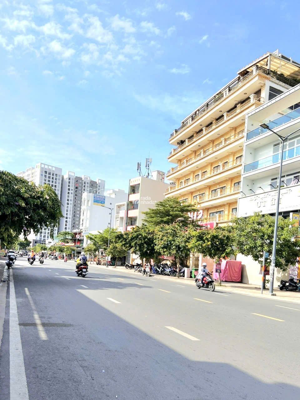 BÁN SIÊU CHDV 3 TẦNG GẦN KHU ĐẦM SEN 110M2 NGUỒN THU 82TR/TH NHIK 15 TỶ