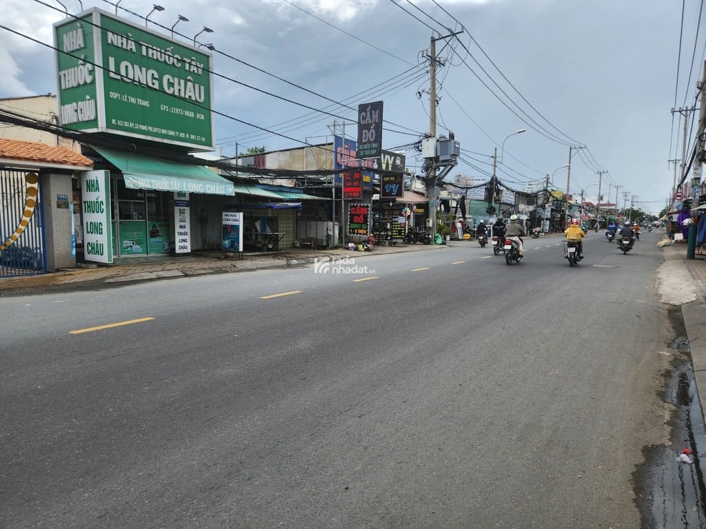 BÁN NHÀ MẶT TIỀN QUỐC LỘ 1A 430M2 16X27M 18.X TỶ THU 30 TRIỆU GẦN UBND TÂN TẠO