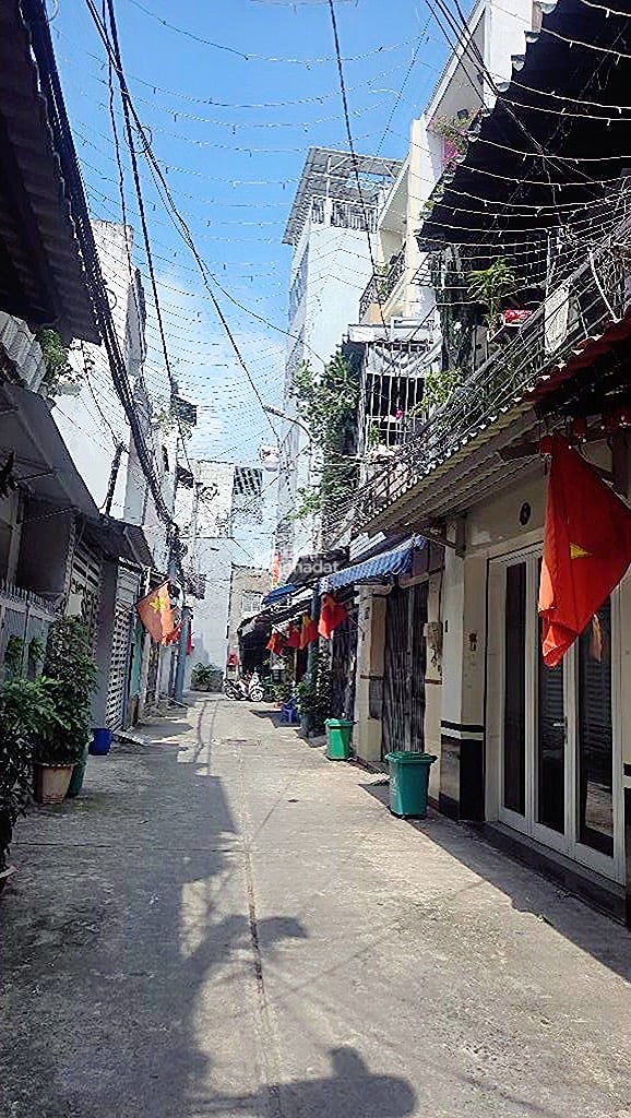 Bán nhà gần bình long văn cao lê văn qưới 