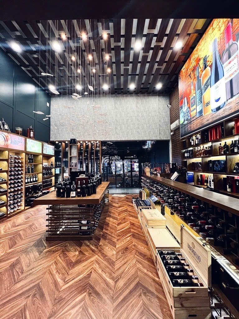 CHỈ DUY NHẤT - 4 TẦNG - MẶT TIỀN TRƯỜNG CHINH P13 - (6.6*23) 153m2 CN Đủ