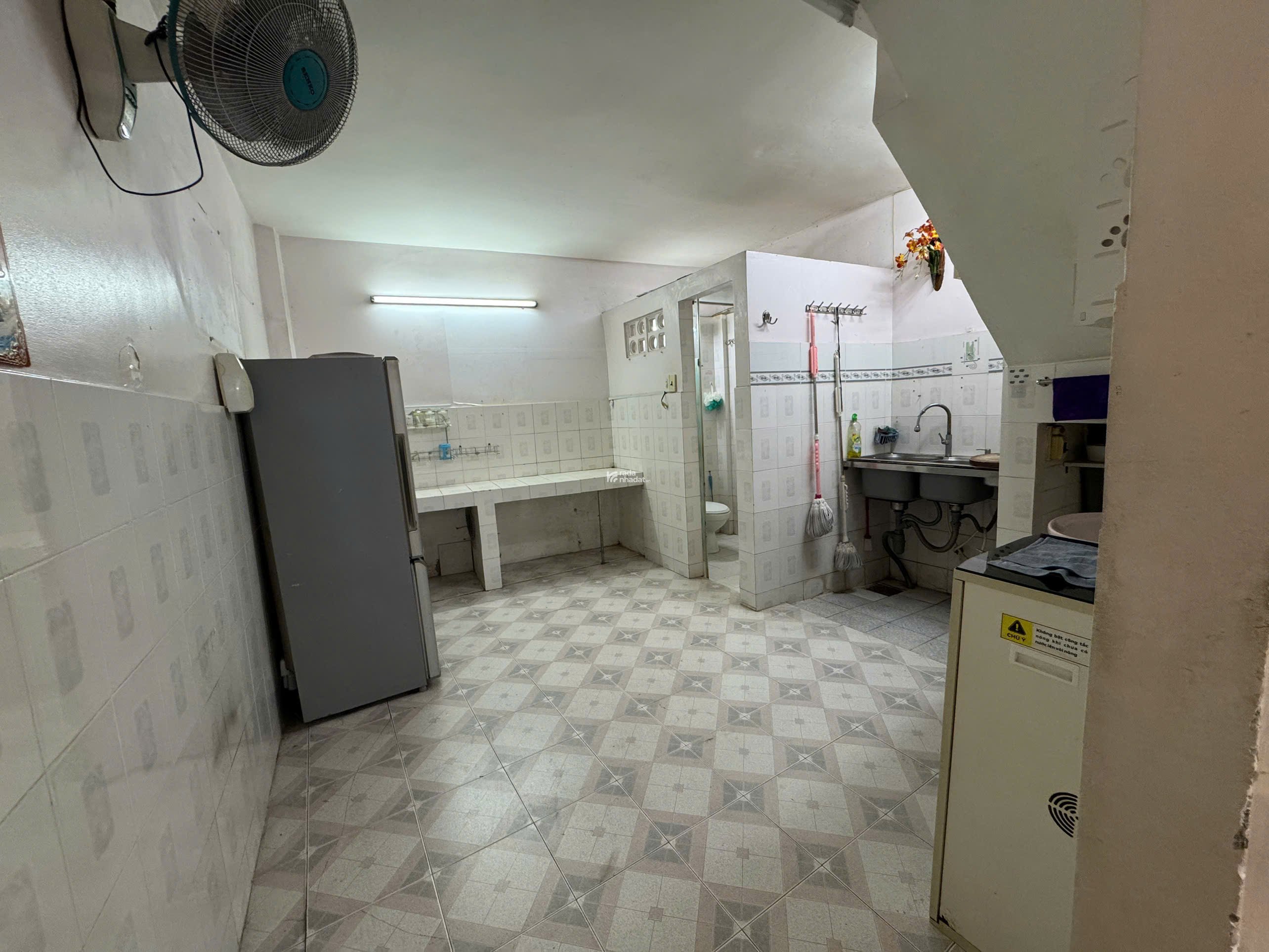 Cho thuê nhà nguyên căn Lê Văn Sỹ, khu vực trung tâm, nhà sạch sẽ, an ninh, dân trí cao.