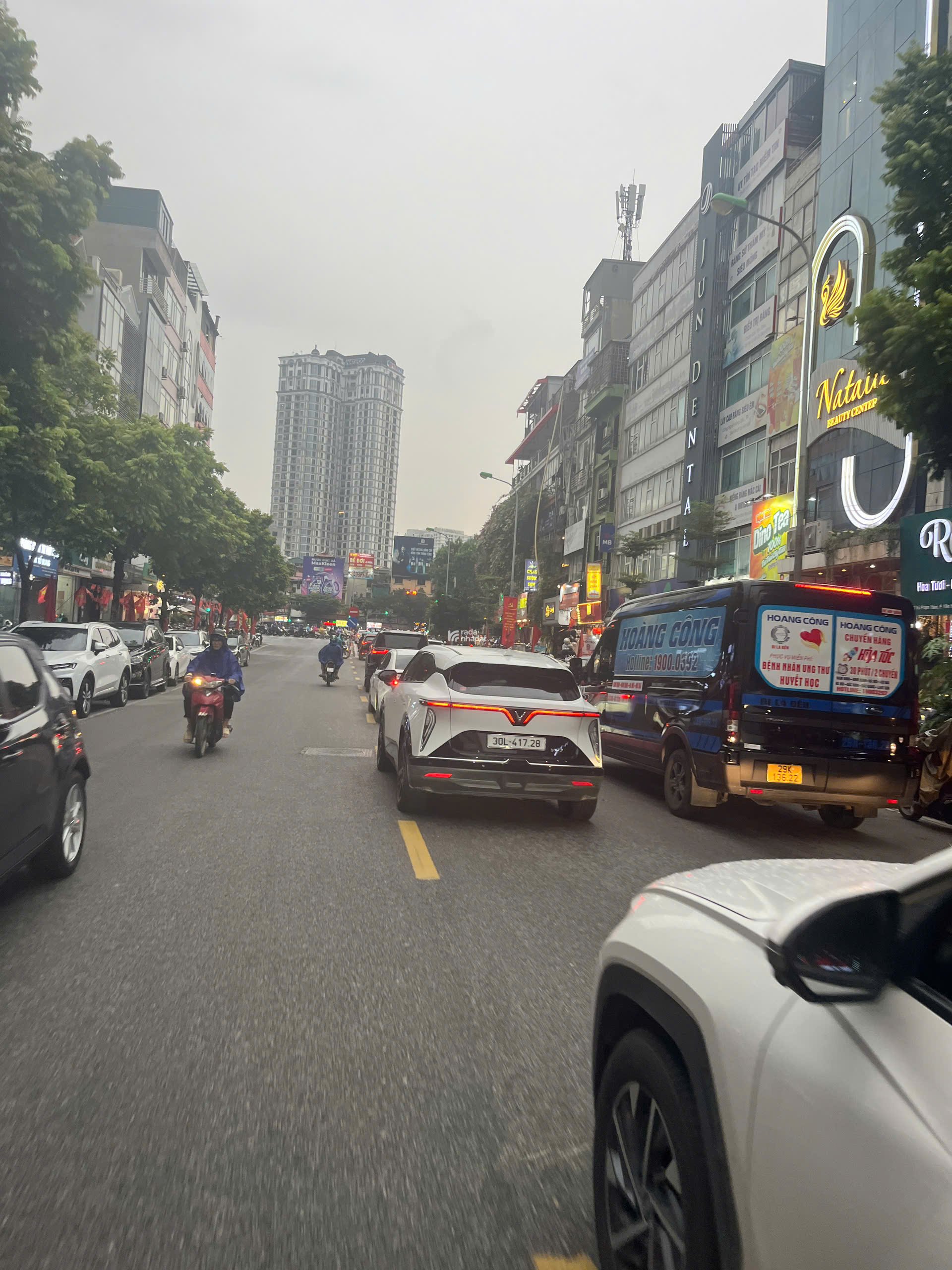 NHÀ MẶT PHỐ - LÔ GÓC CẦU GIẤY - 73M2 - GẦN 6M MT - KINH DOANH SẦM UẤT - Ở SƯỚNG - 13 TỶ