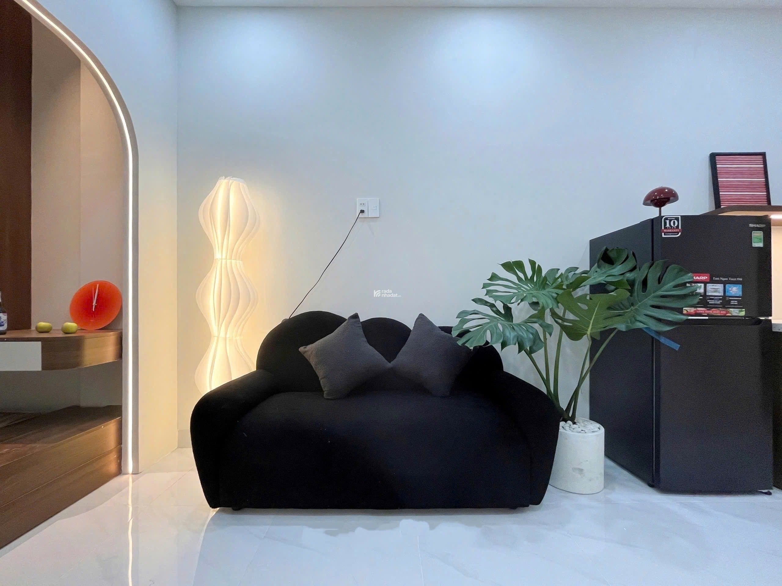 CHO THUÊ CĂN HỘ FULL NỘI THẤT BAN CÔNG TÁCH BẾP CÓ THANG MÁY QUẬN 10
