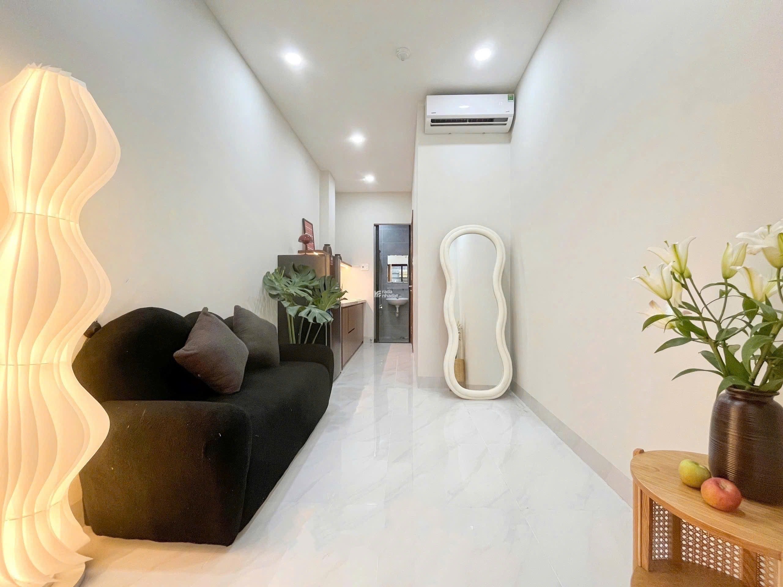 CHO THUÊ CĂN HỘ FULL NỘI THẤT BAN CÔNG TÁCH BẾP CÓ THANG MÁY QUẬN 10