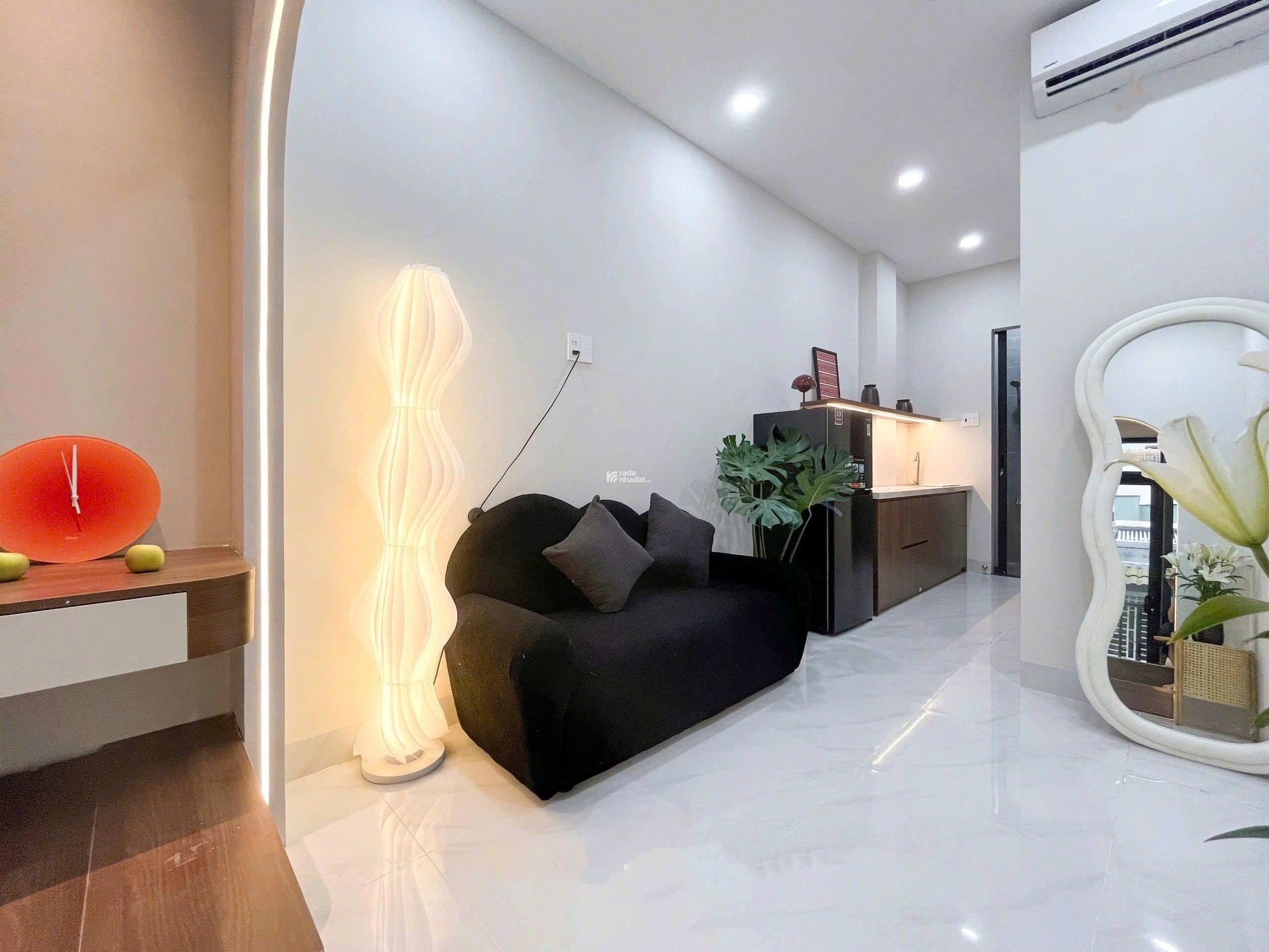 CHO THUÊ CĂN HỘ FULL NỘI THẤT BAN CÔNG TÁCH BẾP CÓ THANG MÁY QUẬN 10
