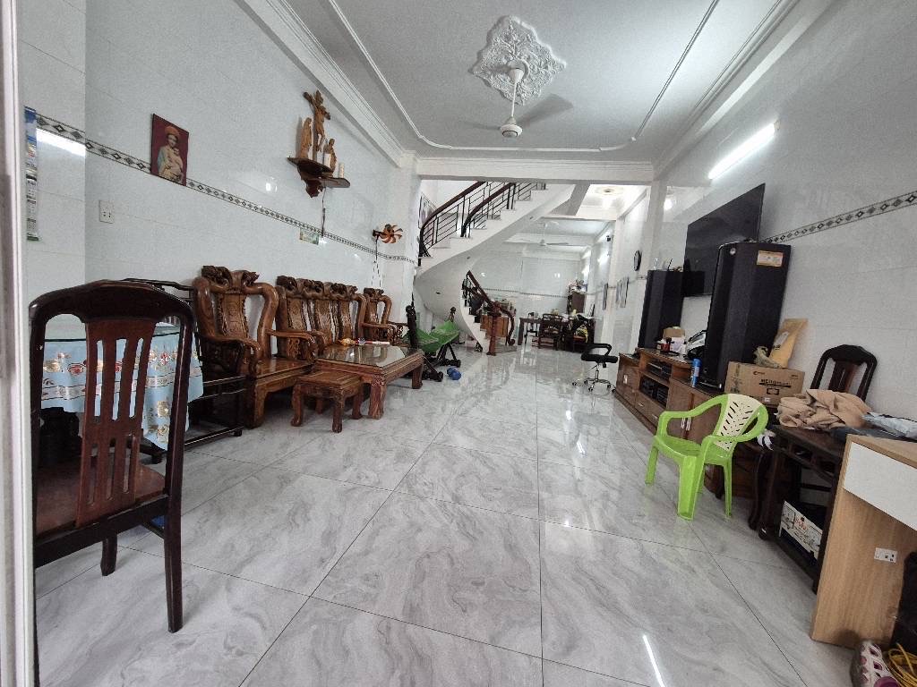 MẶT TIỀN LÊ QUANG SUNG - TIỆN KINH DOANH ĐA NGÀNH NGHỀ - XE HƠI NGỦ TRONG NHÀ