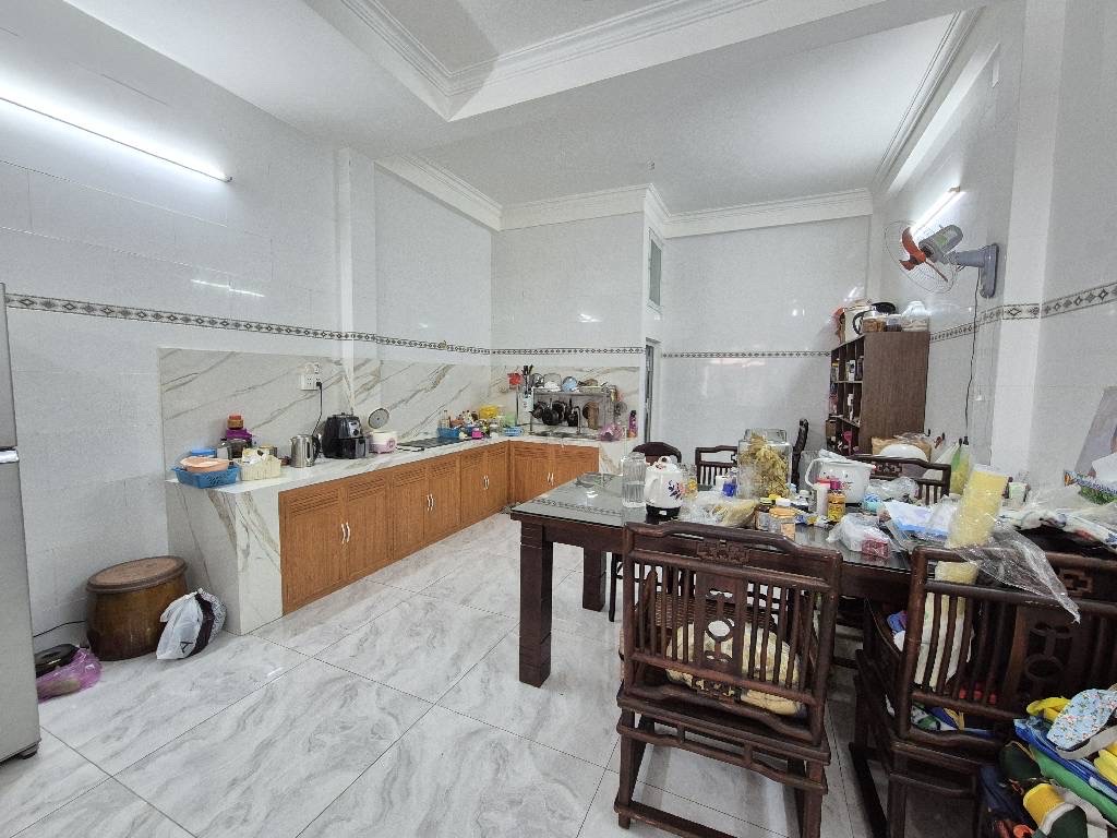 MẶT TIỀN LÊ QUANG SUNG - TIỆN KINH DOANH ĐA NGÀNH NGHỀ - XE HƠI NGỦ TRONG NHÀ