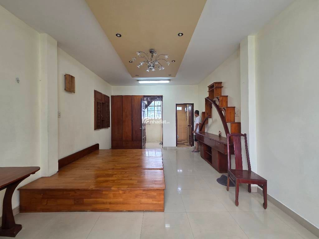 GIÁP Q.10- ĐẤT THÁNH -P.6- TÂN BÌNH -5 TẦNG- DT: 4*13M- 7 TỶ