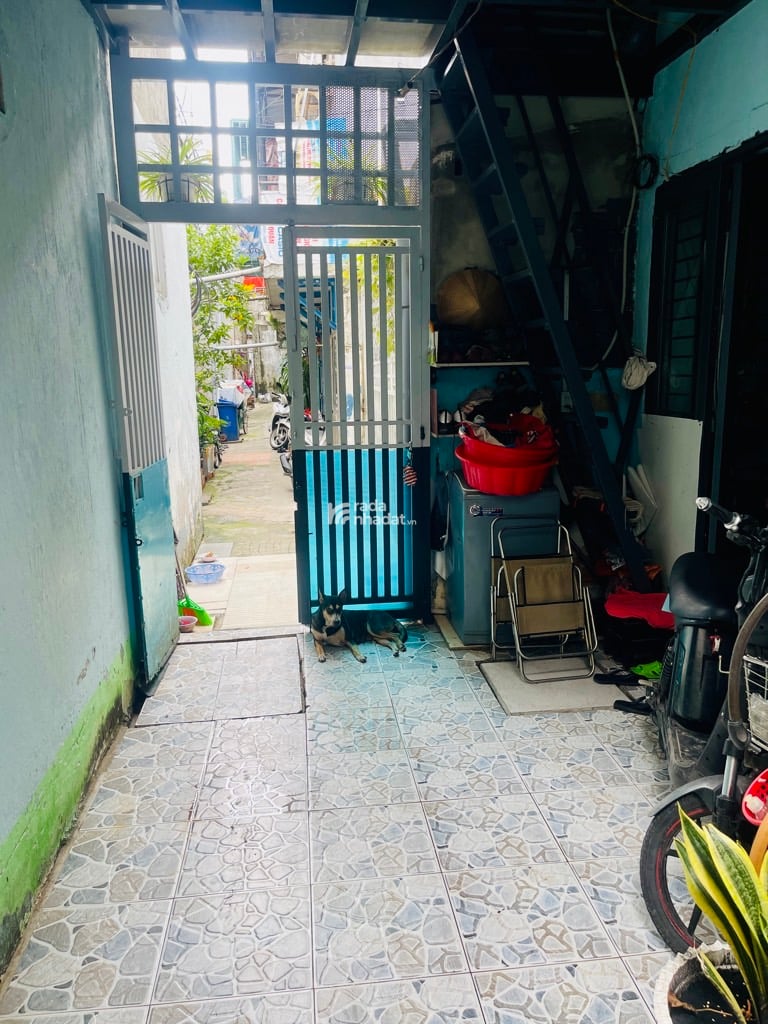  NHÀ NGON - CỨNG CÁP  Hẻm xe máy tránh nhau 