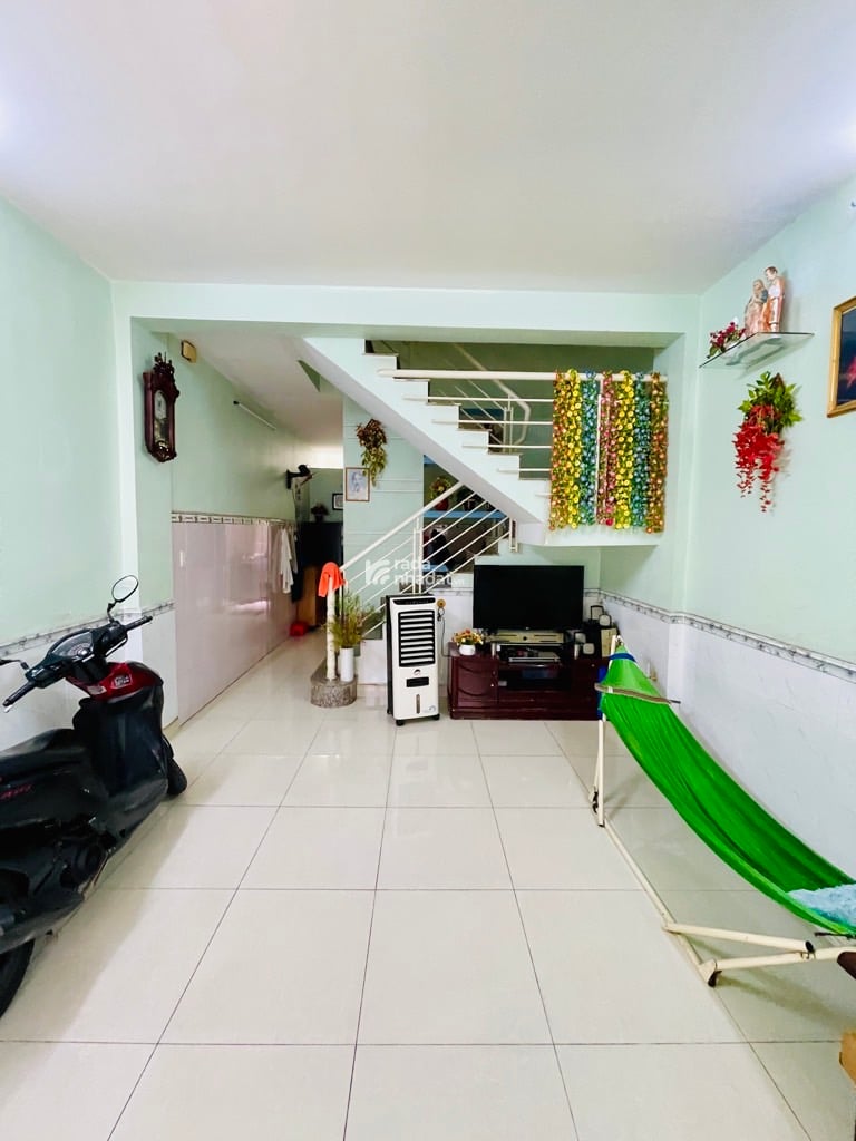  NHÀ NGON - CỨNG CÁP  Hẻm xe máy tránh nhau 