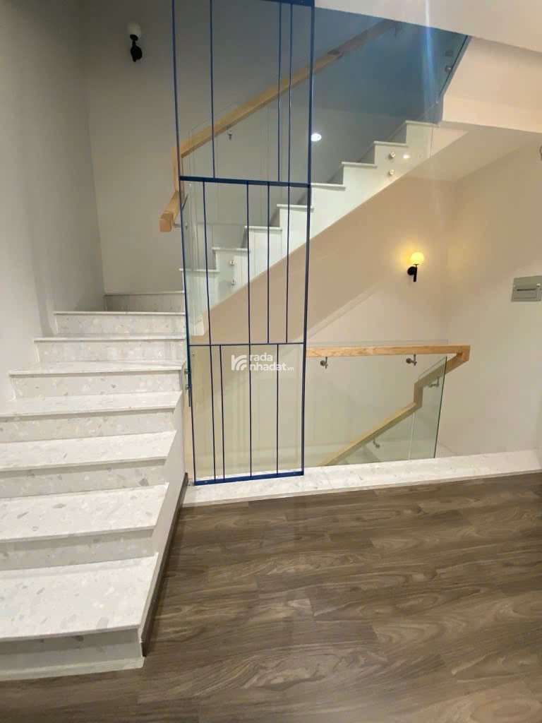 Nhà 3 tầng đường số 12, Thủ Đức , 68m2 đất, 250m2 sử dụng , hẻm xe hơi, full công năng