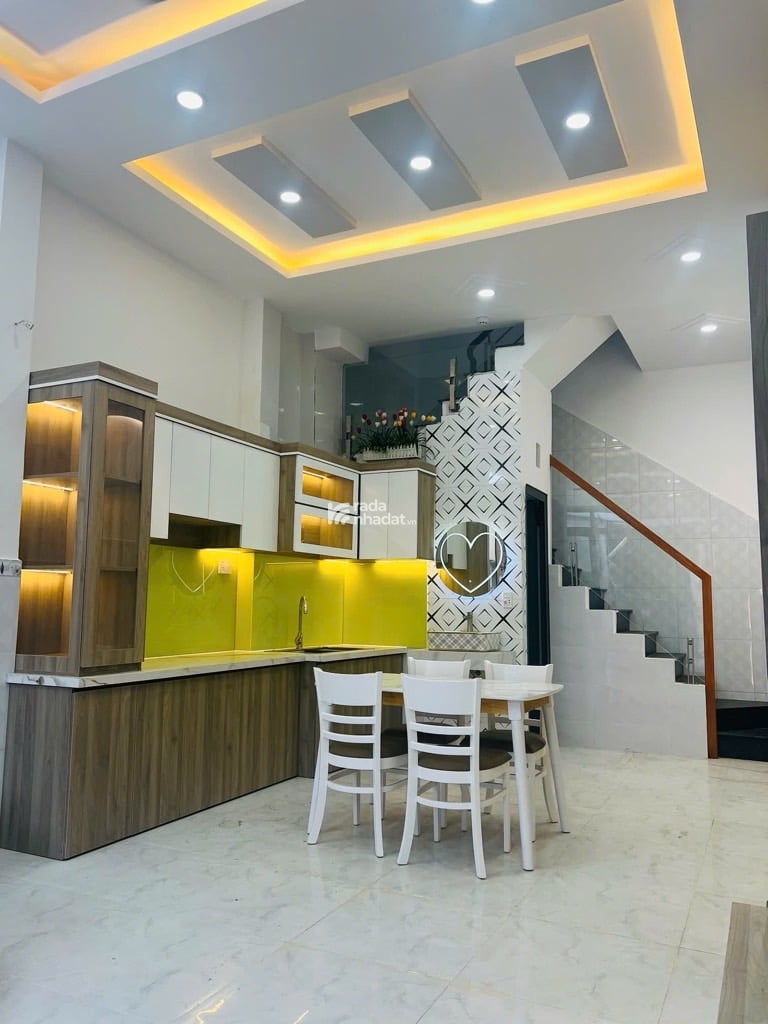 BÁN NHÀ LÊ VĂN QUỚI 40M2 4.X TỶ HẺM XE HƠI 1 TRỤC SÁT MẶT TIỀN BÌNH TÂN  