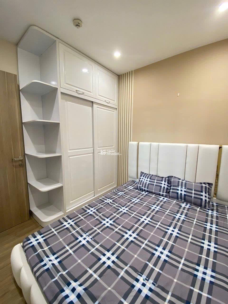Chính chủ bán gấp căn hộ 2 ngủ tầng đẹp, đủ nội thất cơ bản Pavilion mới nhận bàn giao 2024