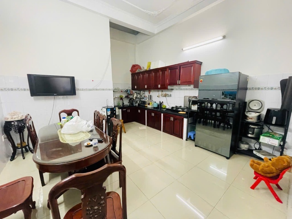 Đặc điểm: Ngay ủy ban nhân dân Quận , Bệnh viện , Trung tâm thương mại , Trường học các cấp 