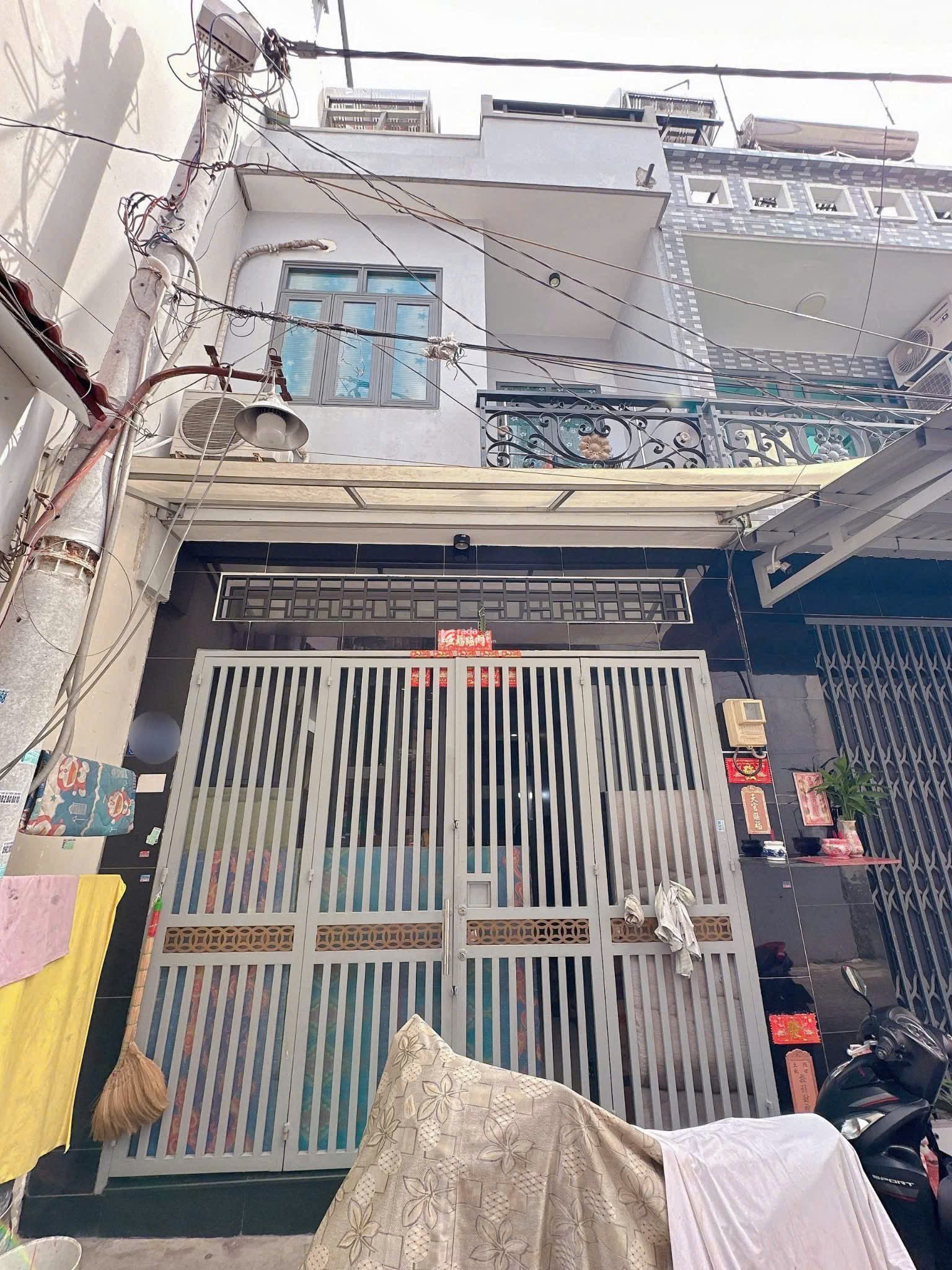 BÁN nhà Hoàng Diệu P9 Quận 4, vị trí đẹp, Giá 4TY2, Hẻm xe hơi, CẦN BÁN GẤPPPPPP