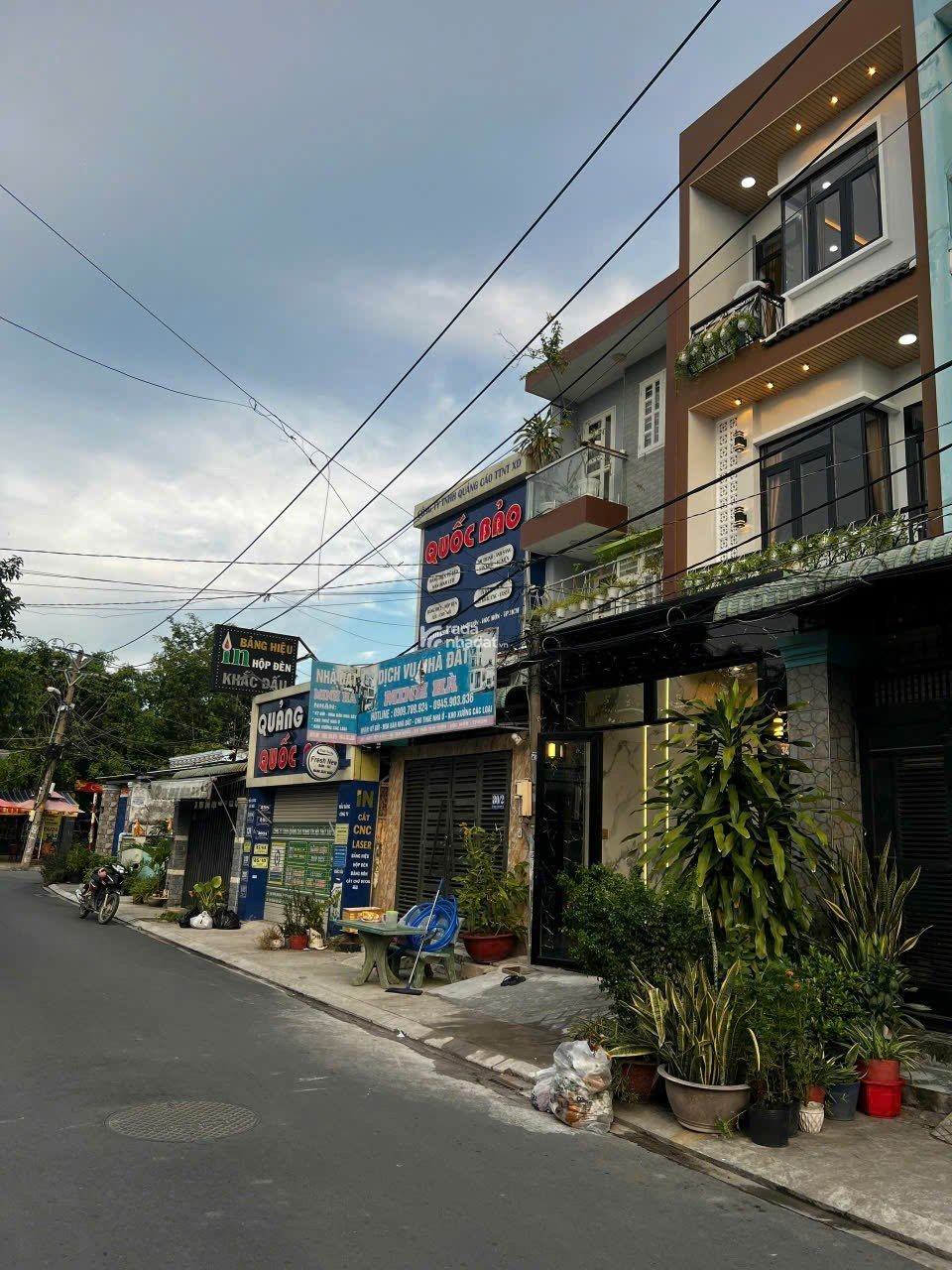  BÁN NHÀ PHỐ 3 TẦNG ĐẸP SỔ HỒNG RIÊNG  VÀO Ở NGAY