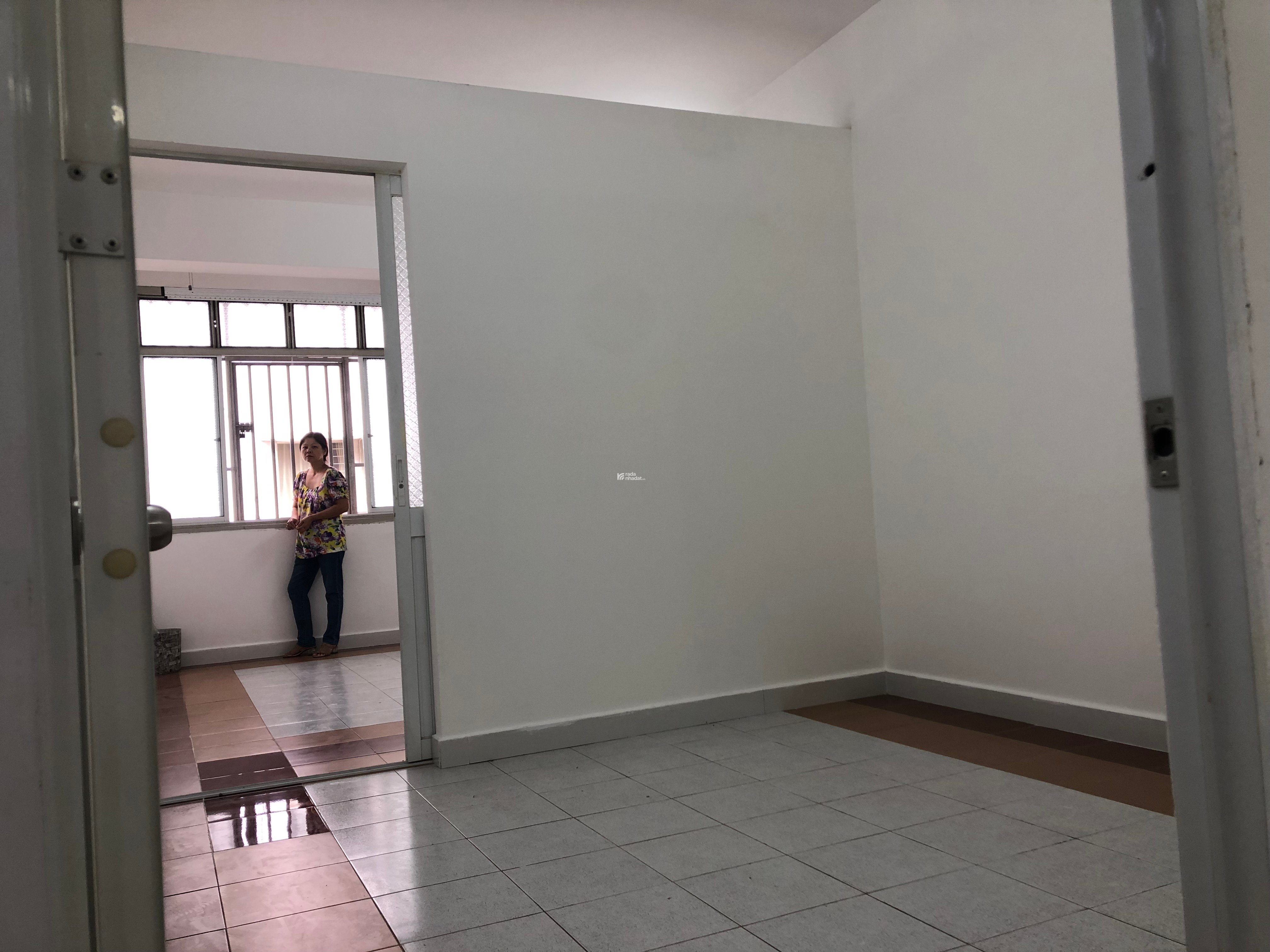 Chung cư nguyễn kim lo R lầu 2 (thang bộ) 50m 2PN 1VS