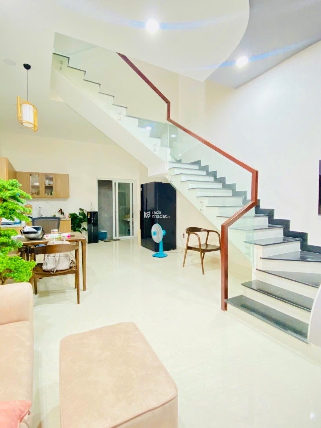 Bán nhà 1 trệt 1lầu, hẻm xe hơi, Vĩnh Hội, phường 4, Quận 4 SHR