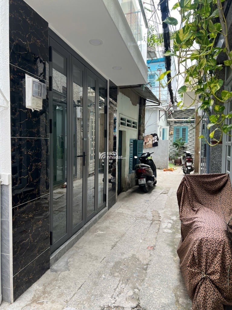 SÁT Q1. HẺM XE HƠI XÔ VIẾT NGHỆ TĨNH, BÌNH THẠNH, 45M2 Ở NGAY. GIẢM 350TR CHỈ CÒN 5T TL 