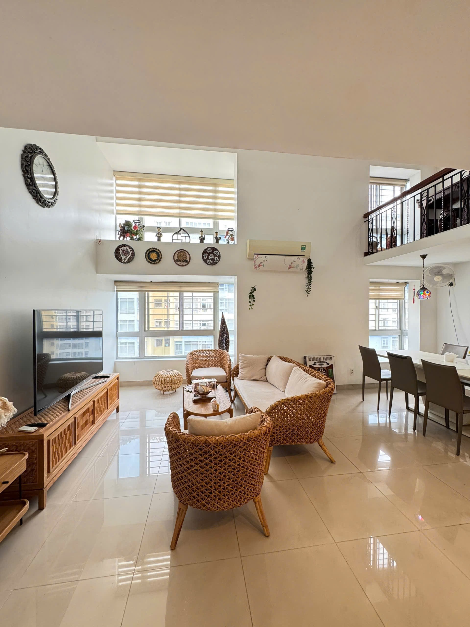 Bán căn hộ Duplex sky garden 1, PMH, Q7, dt 150m2. tk 3PN , giá chỉ 8,1tỷ