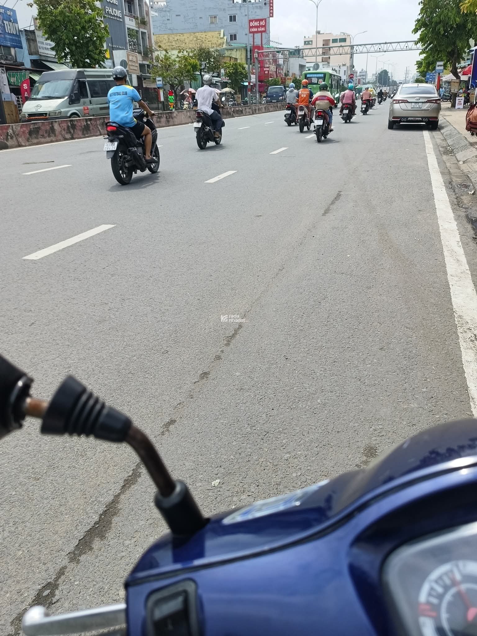 NHANH MỚI KỊP  BÁN GẤP NHÀ BÌNH TÂN GIÁP TÂN PHÚ KDĐỈNH DT KHỦNG ( 5*20)  3 TẦNG CHỈ 5,680 TỶ