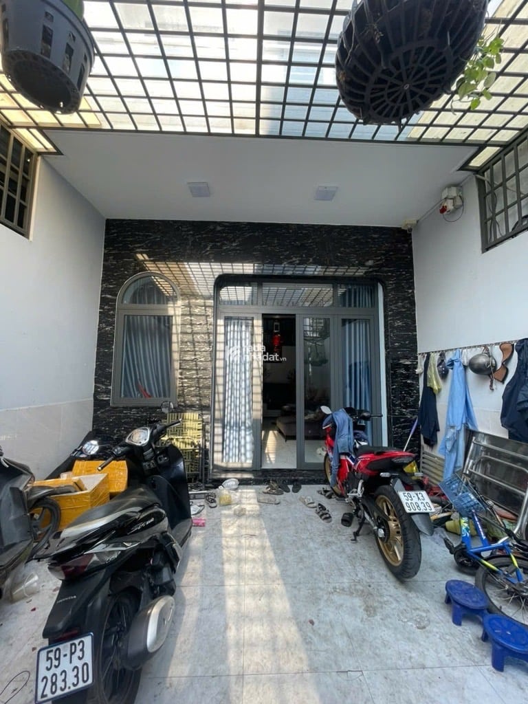 NHANH MỚI KỊP  BÁN GẤP NHÀ BÌNH TÂN GIÁP TÂN PHÚ KDĐỈNH DT KHỦNG ( 5*20)  3 TẦNG CHỈ 5,680 TỶ