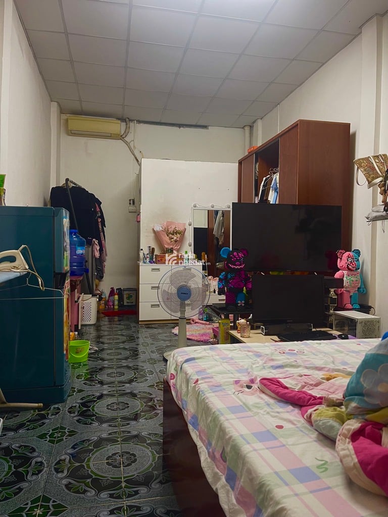 Nhà MT cần bán, vị trí đắc địa, gần chợ, trường học.