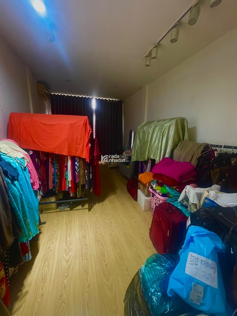 Nhà MT cần bán, vị trí đắc địa, gần chợ, trường học.