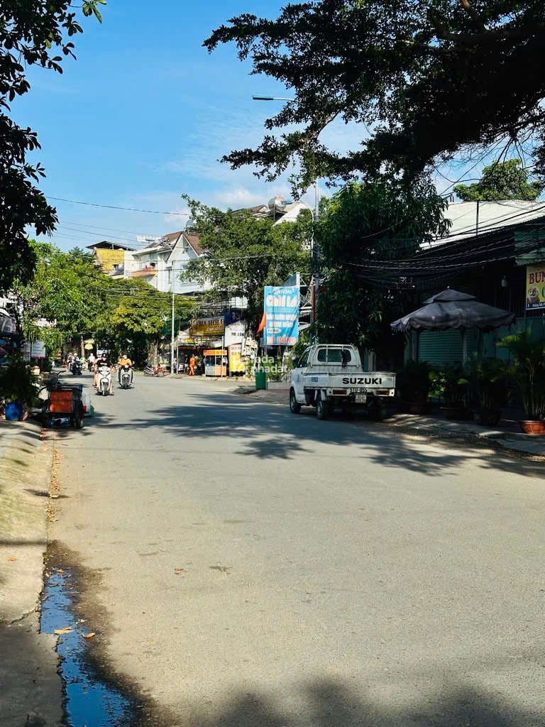 "NHÀ 2 LẦU HẺM XE HƠI, ĐƯỜNG 268, PHƯỚC LONG A, Q 9.Diện tích đất: 100 m2(5x20). GIÁ BÁN: 7.5 TỶ