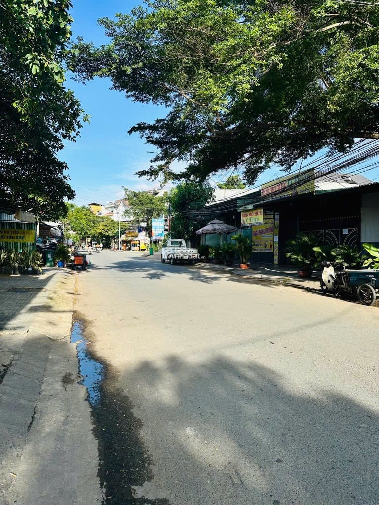 "NHÀ 2 LẦU HẺM XE HƠI, ĐƯỜNG 268, PHƯỚC LONG A, Q 9.Diện tích đất: 100 m2(5x20). GIÁ BÁN: 7.5 TỶ