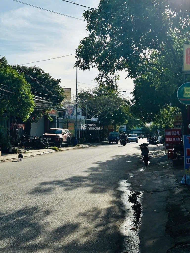 "NHÀ 2 LẦU HẺM XE HƠI, ĐƯỜNG 268, PHƯỚC LONG A, Q 9.Diện tích đất: 100 m2(5x20). GIÁ BÁN: 7.5 TỶ
